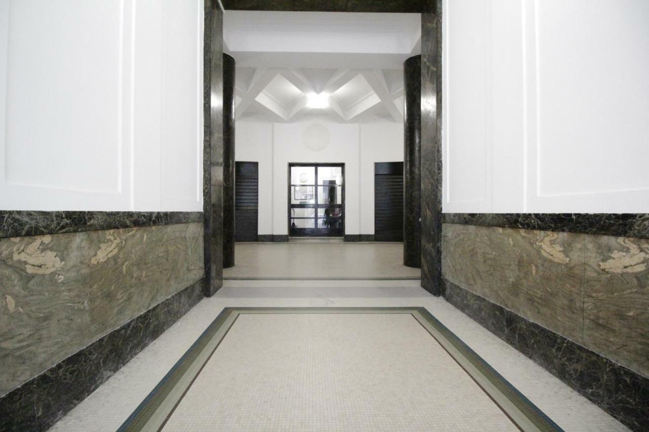 톨레도스탑 호텔 나폴리 외부 사진 Interior of the building