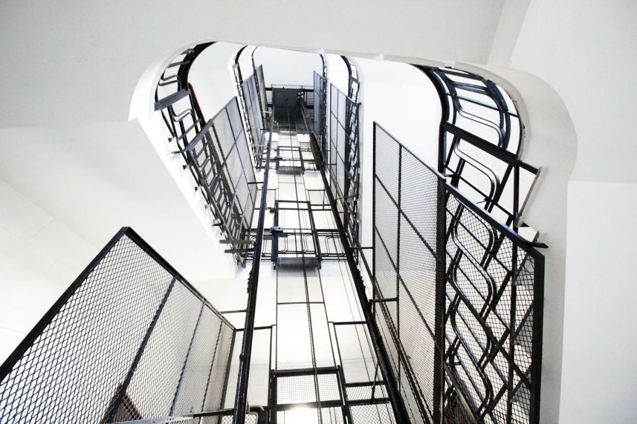 톨레도스탑 호텔 나폴리 외부 사진 Interior of the prison